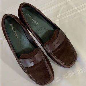 Aerosoles brown suede driving shoes